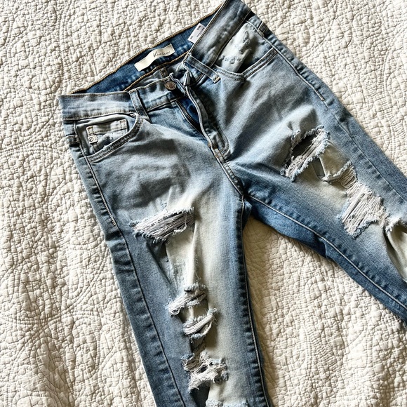 Kancan Estilo Distressed Raw Hem Stretch Denim Skinny Jeans Light Blue, Size 26 - Picture 5 of 8